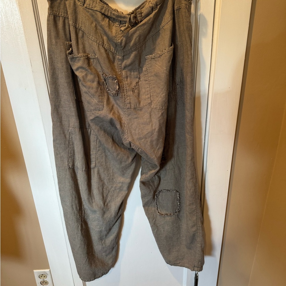 MP pants. Loose and comfortable . Neutral colors.